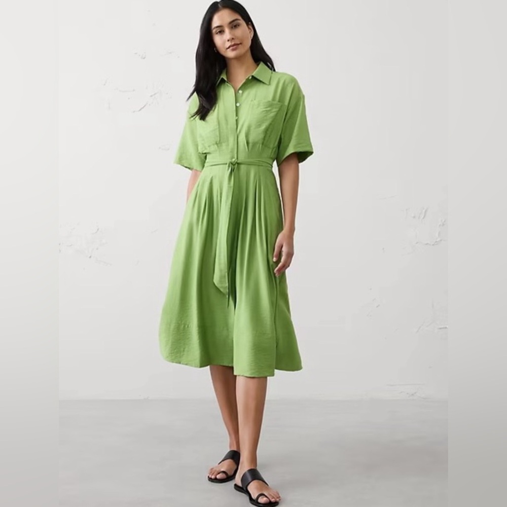 NWT! BANANA REPUBLIC GRASSY GREEN PLEATED MIDI SHIRTDRESS - MEDIUM ✏️